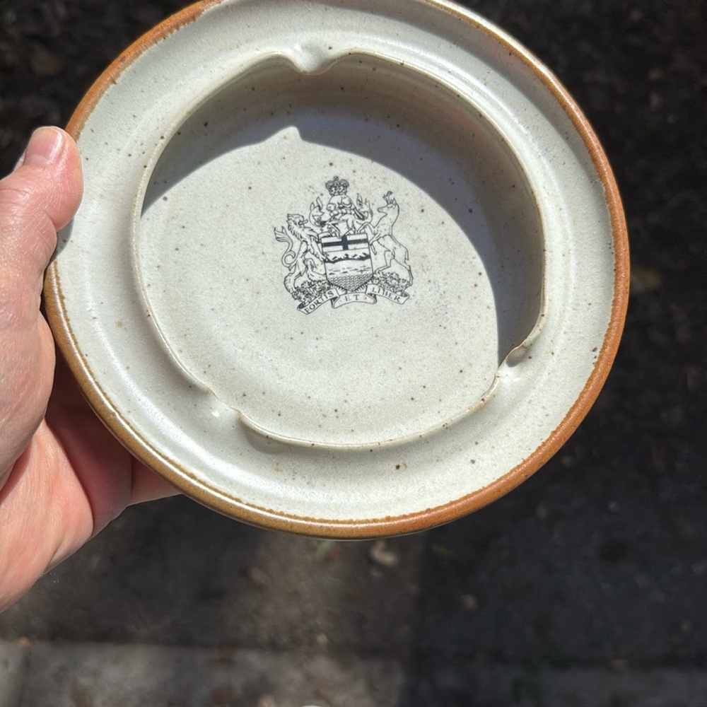 Vintage Canadian ashtray Beaver Flats Pottery-Handmade studio British‎ symbols - Picture 7 of 17